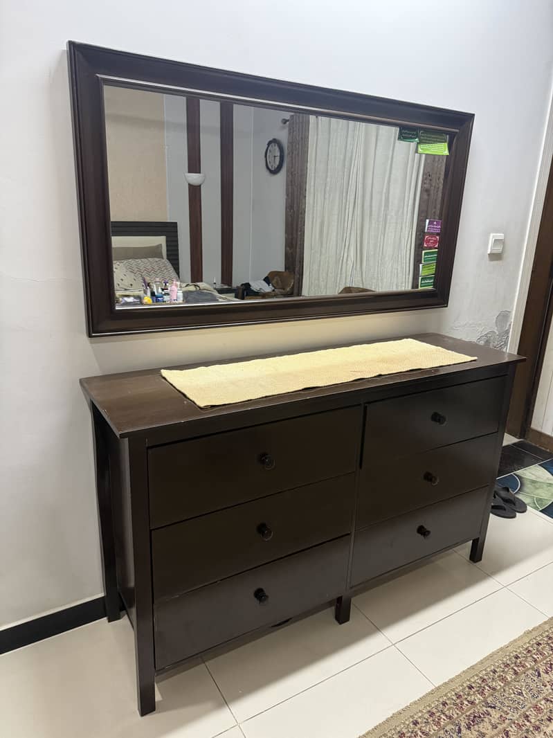 Dressing Table with Large Mirror 2