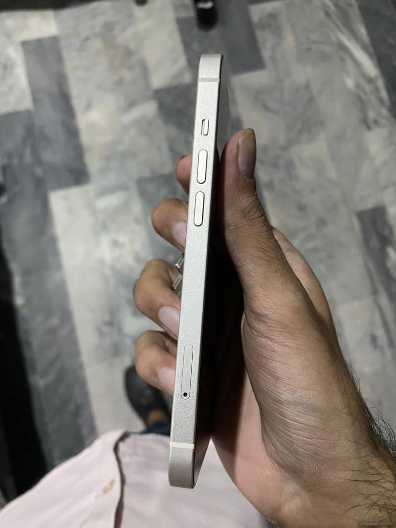 Apple iPhone 13 1