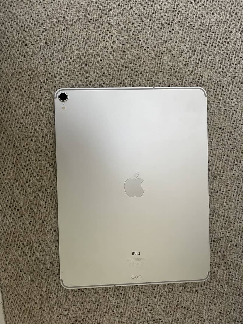 iPad Pro 12.9” + Magic Keyboard 4
