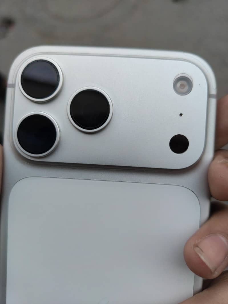 Apple iPhone 17 Pro Max 0