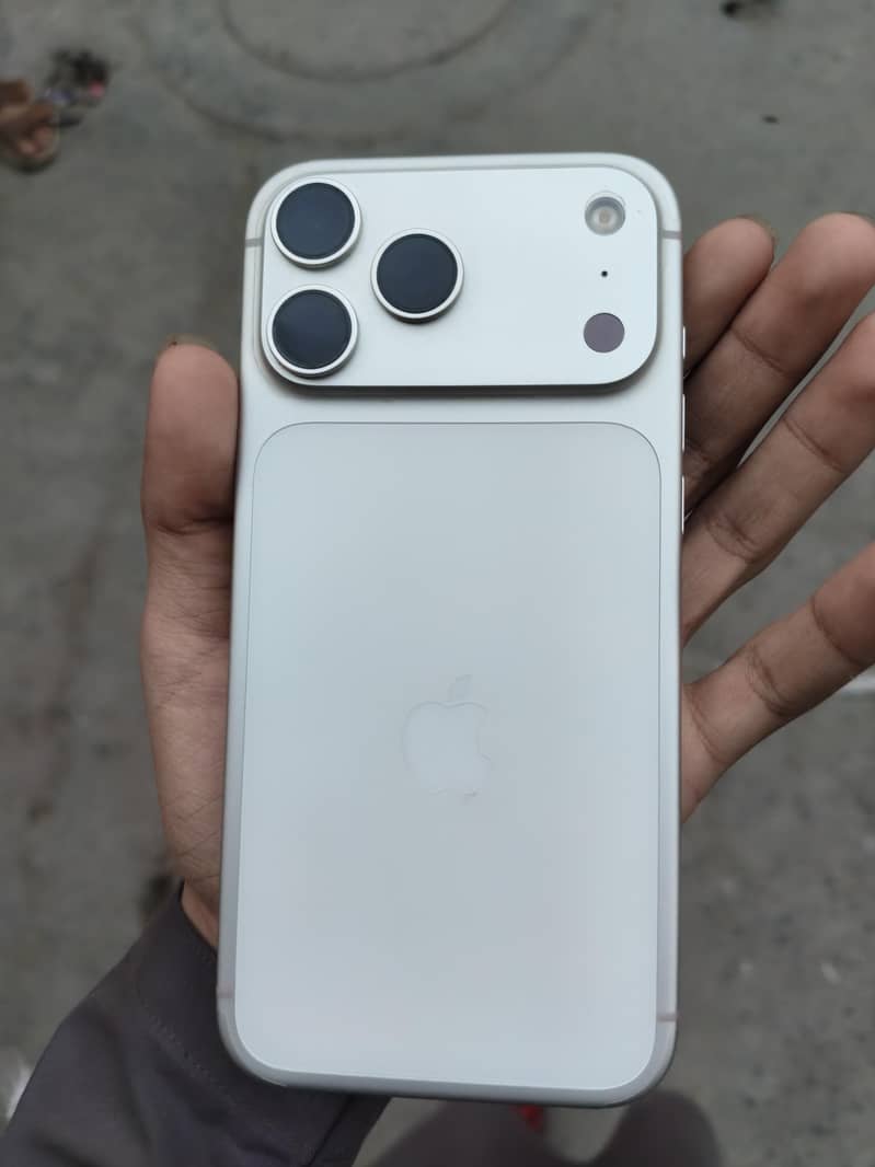 Apple iPhone 17 Pro Max 2