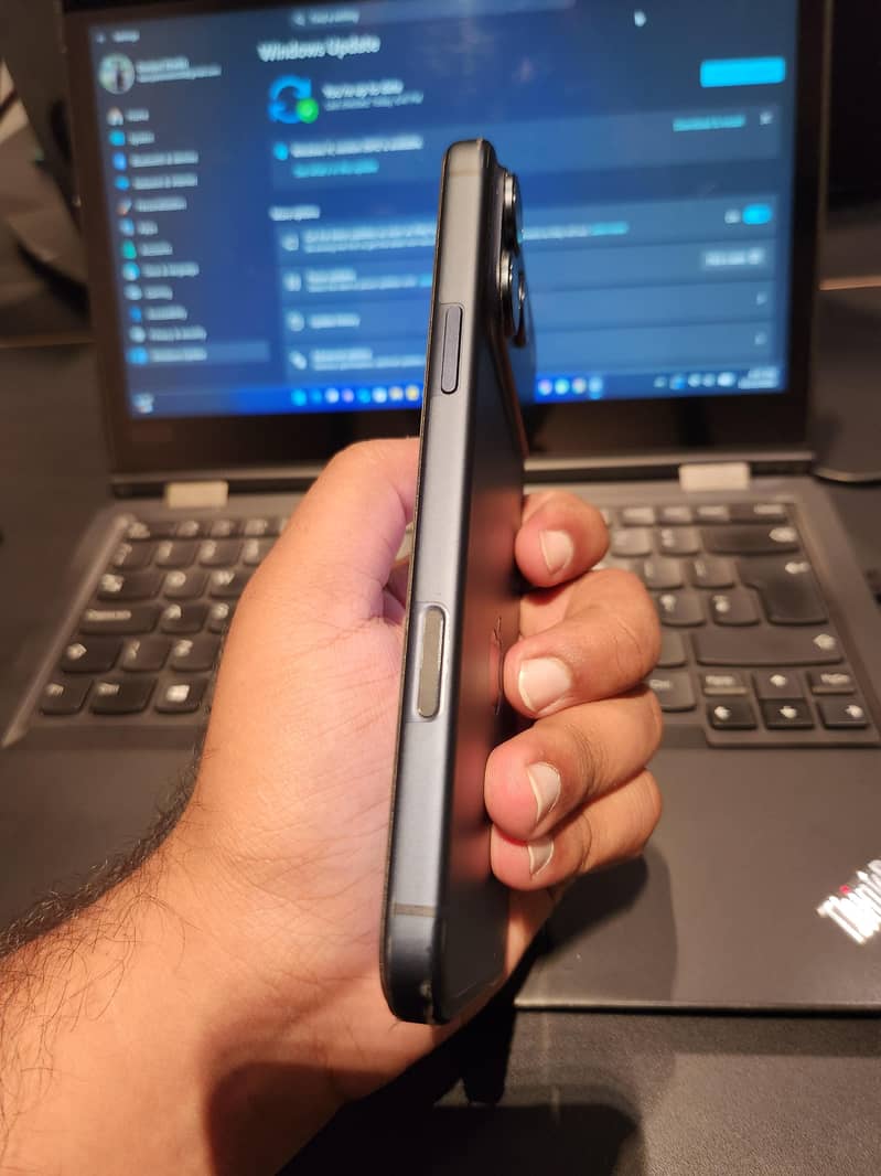 Apple iPhone 17 Pro Max 4