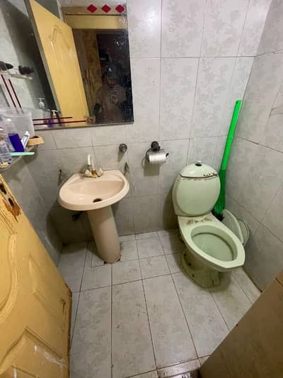 2 MARLA FURNISHED SAPERATE FLAT WITH SAPERATE STAIRS AVAILABLE FOR RENT AT AMEER CHOWK COLLAGE ROAD