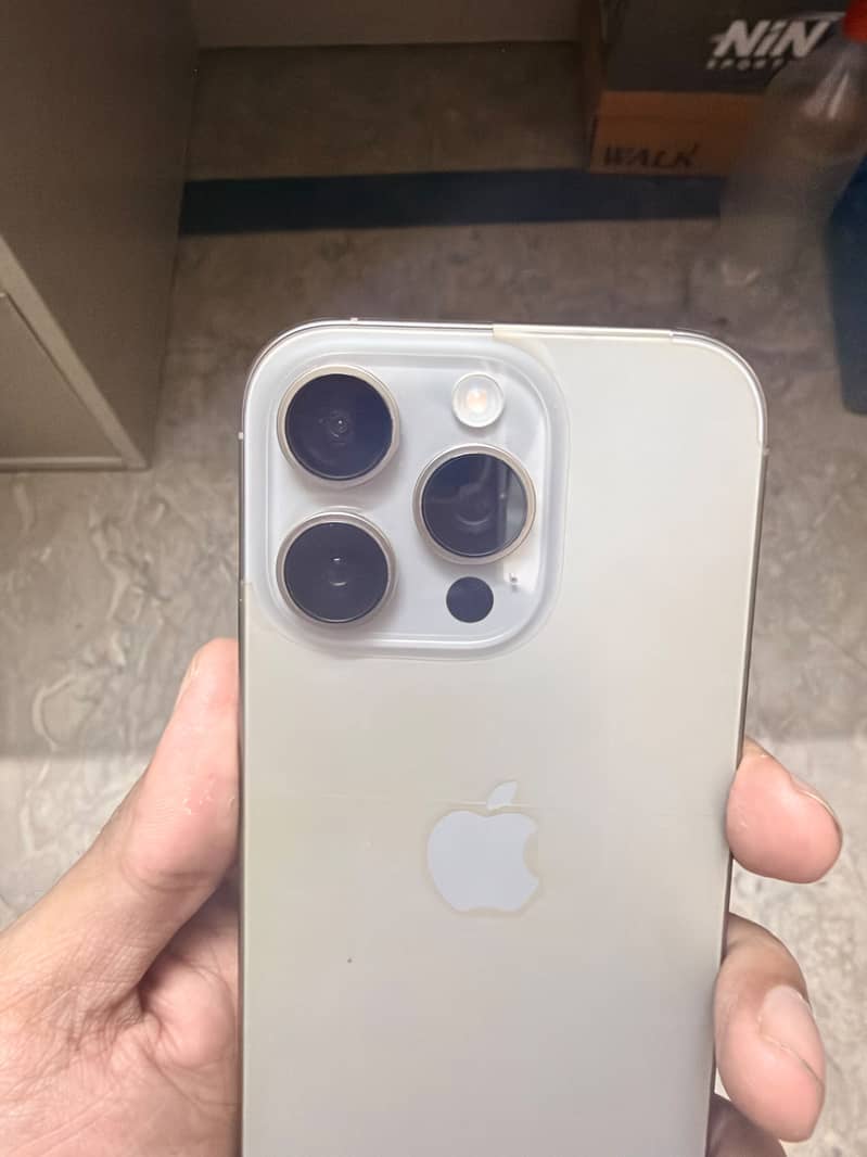 Apple iPhone 16 Pro 1