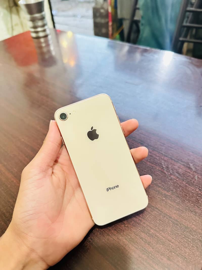Apple iPhone 8 0