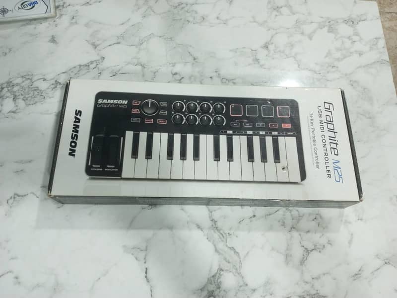 Samson Graphite M25 Mini USB MIDI Controller 1