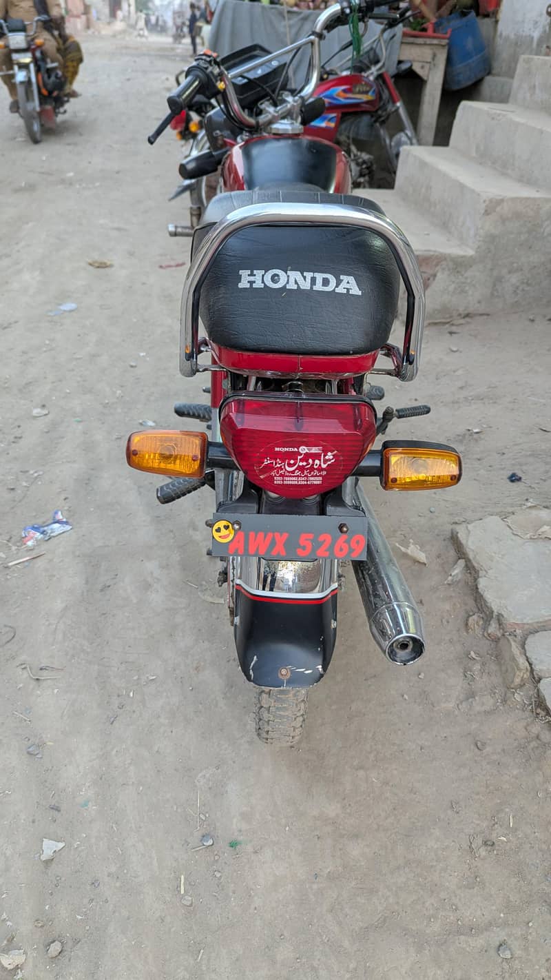 Honda CD70 3