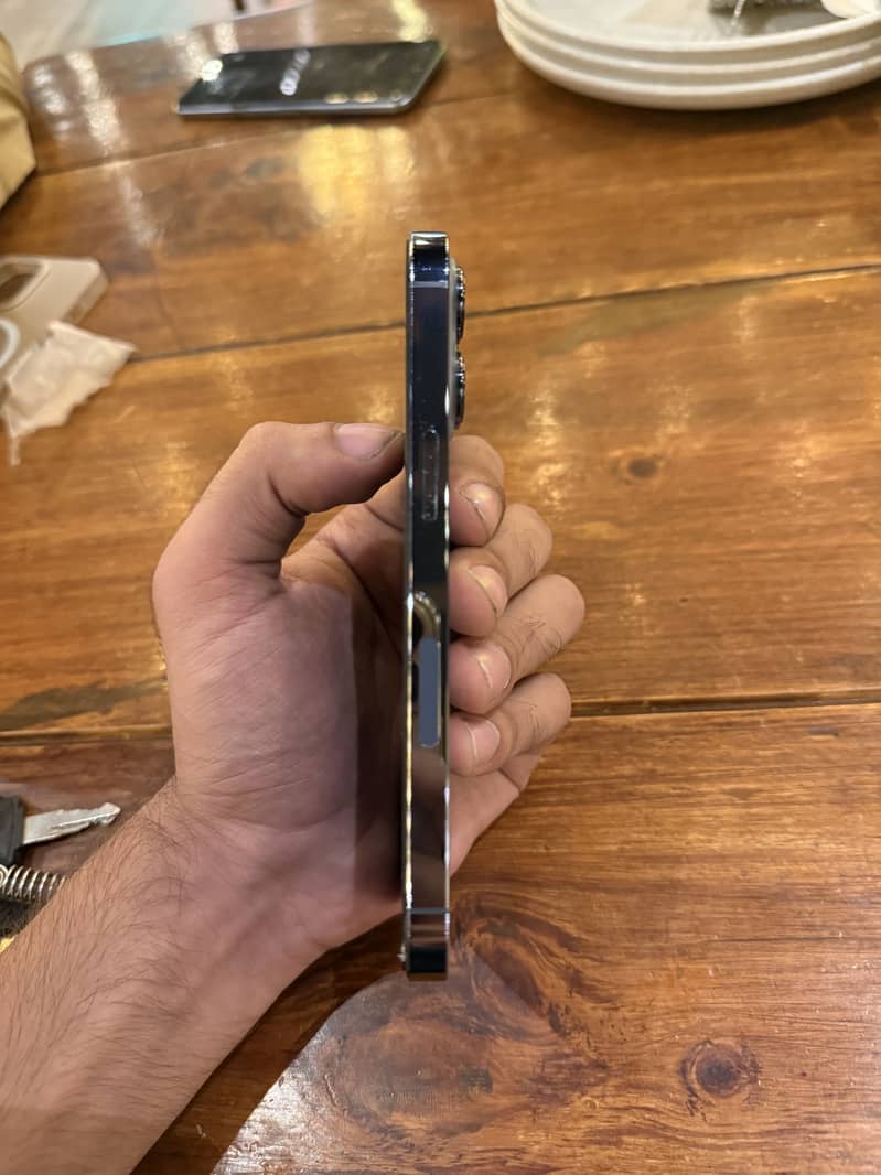 Apple iPhone 13 Pro 2