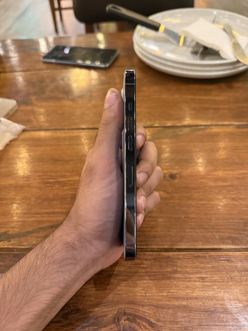 Apple iPhone 13 Pro 3