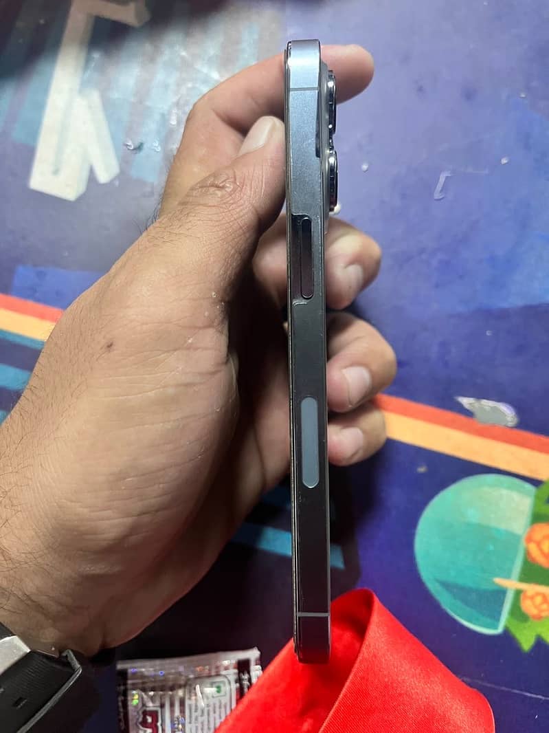 Apple iPhone 13 Pro 2