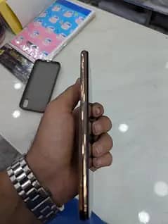 Apple iPhone XS Max 3