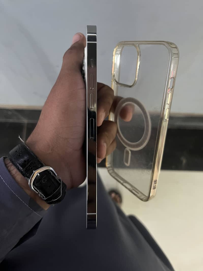 Apple iPhone 13 Pro Max 2