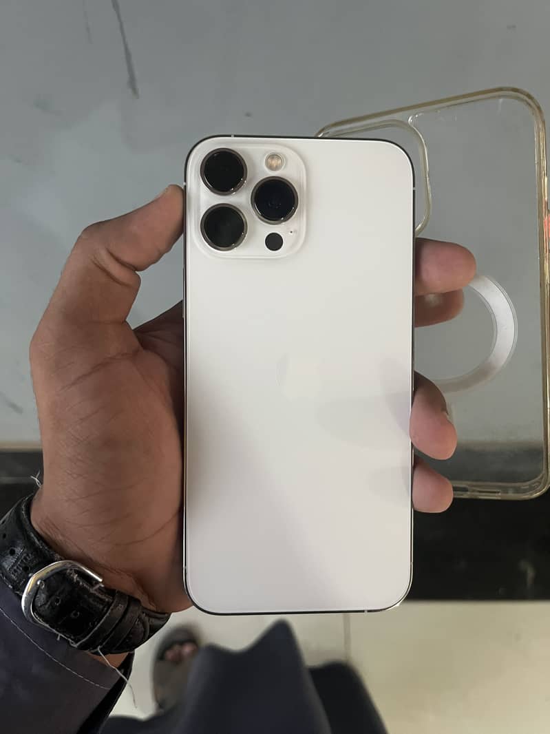 Apple iPhone 13 Pro Max 4