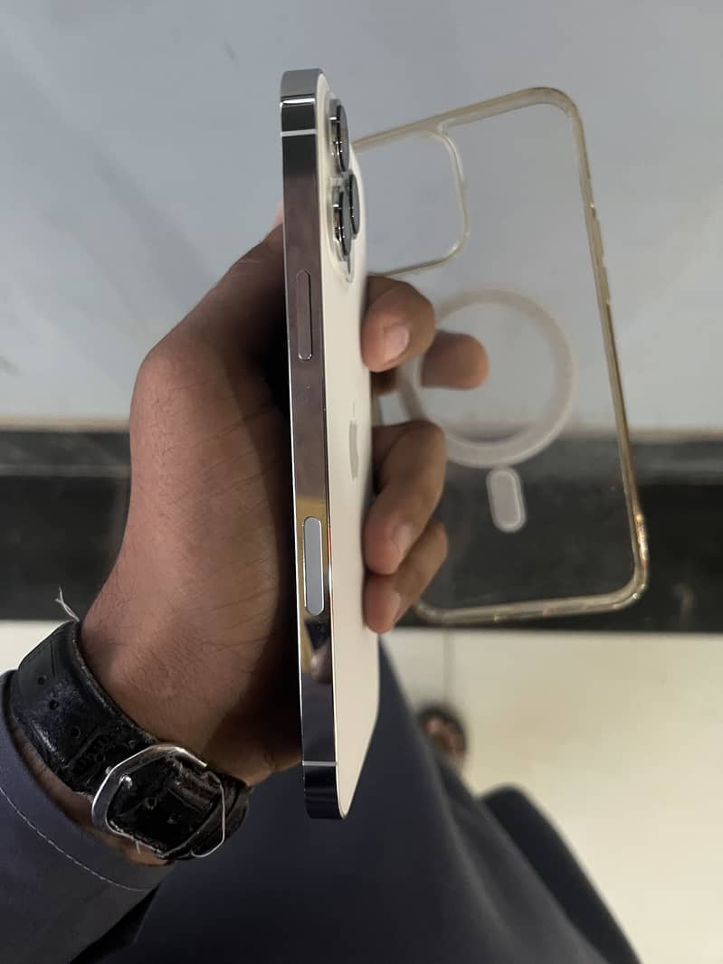 Apple iPhone 13 Pro Max 5