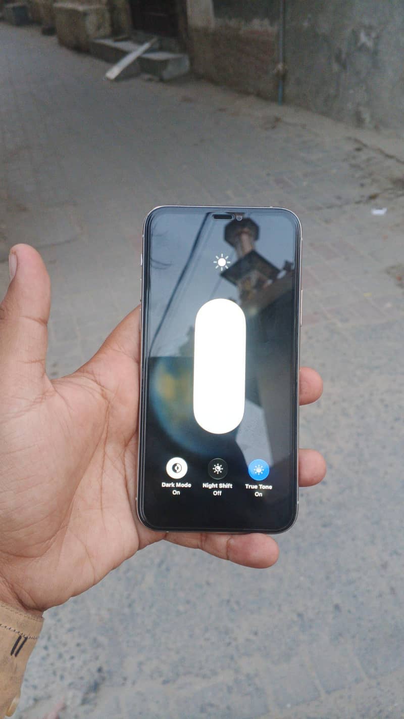 Apple iPhone 11 Pro 1