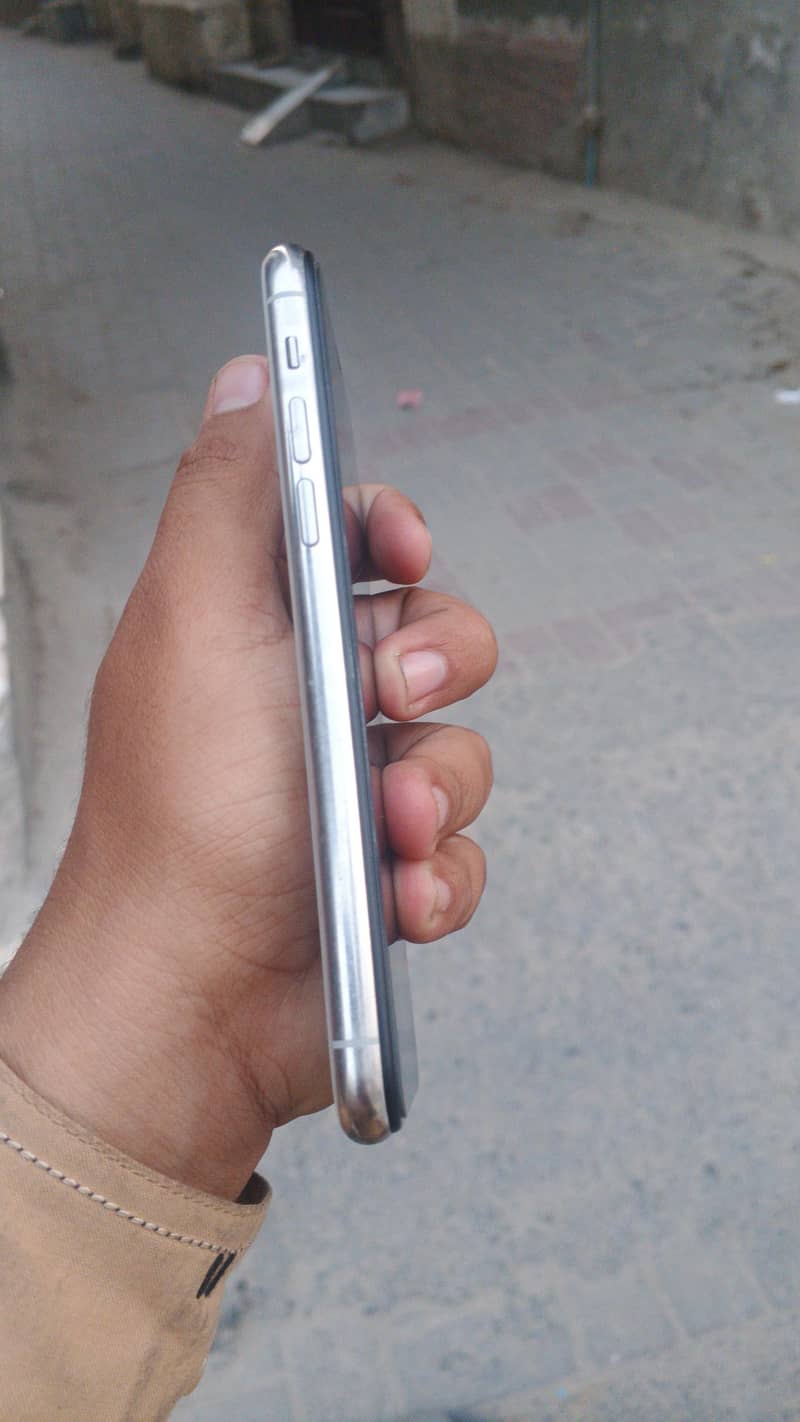 Apple iPhone 11 Pro 3