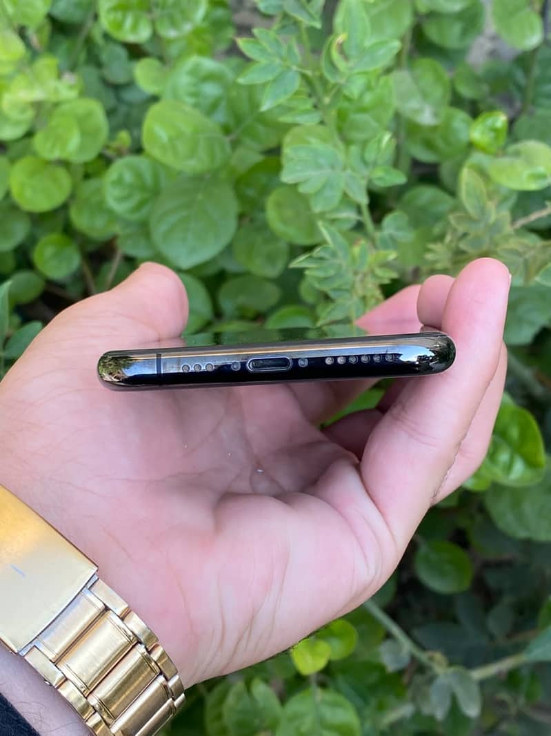 Iphone 11 pro best condition 4