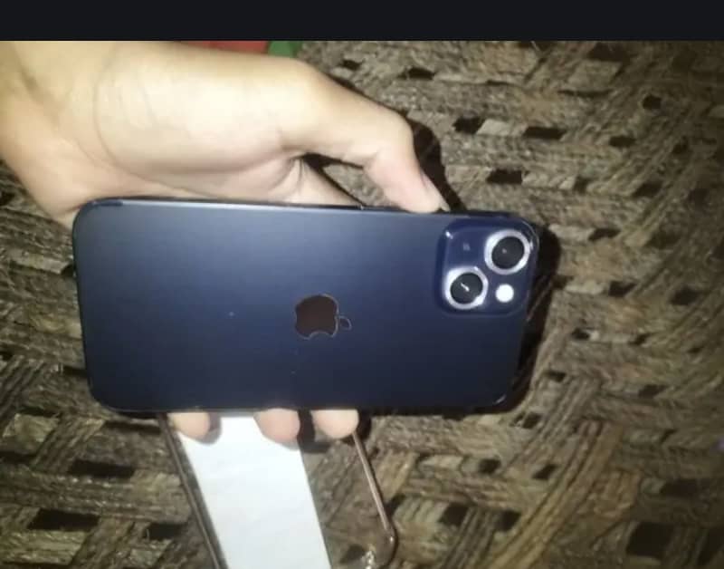 Apple iPhone 13 2