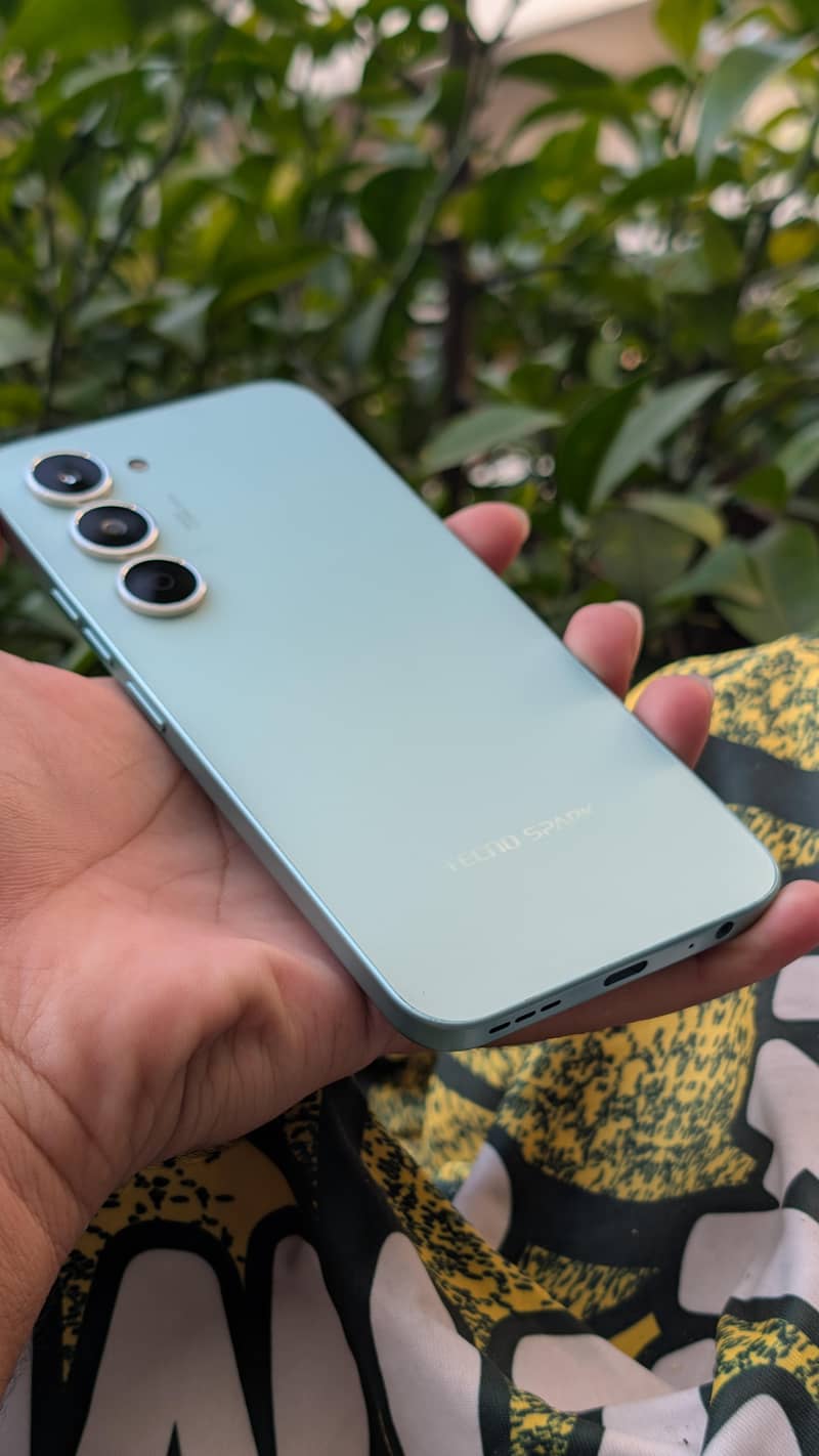 Tecno Spark 40 Pro 4