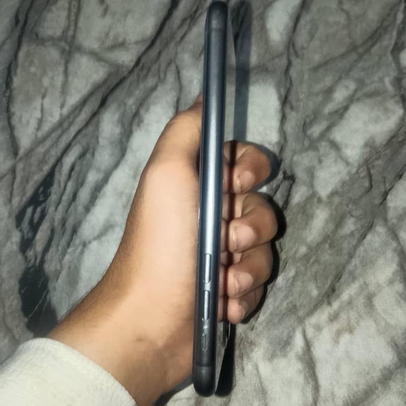 Apple iPhone 11 9