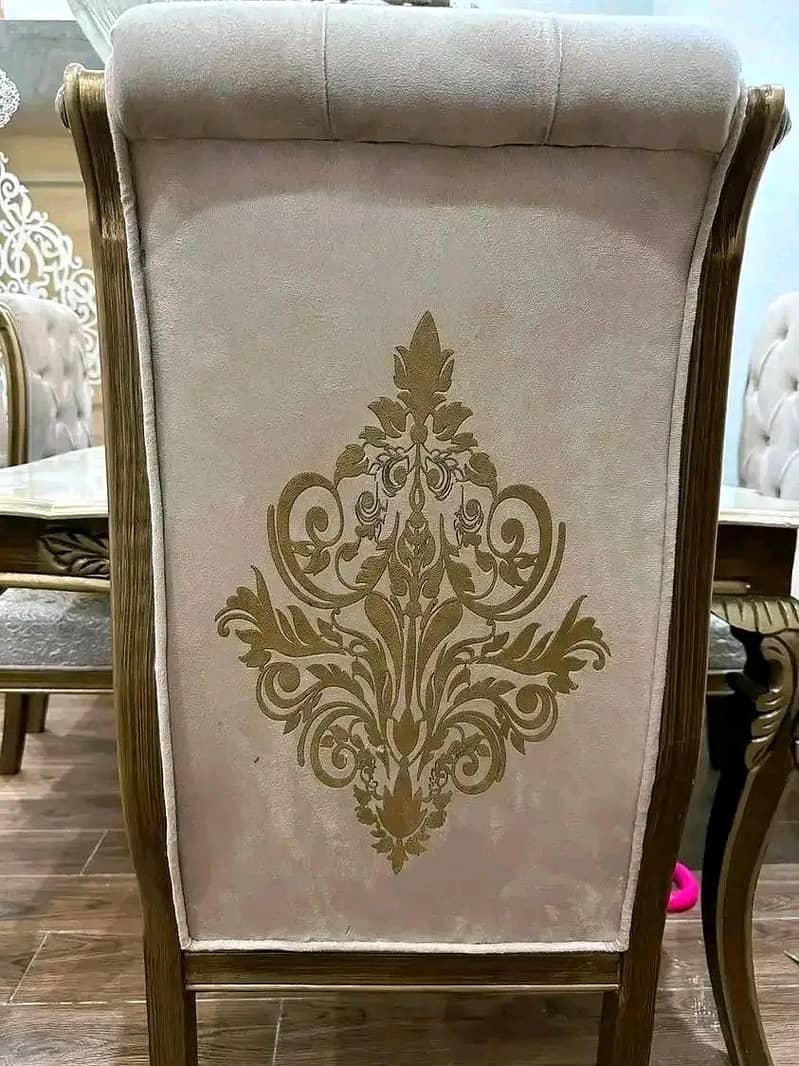 Dining table and 6 chairs 3