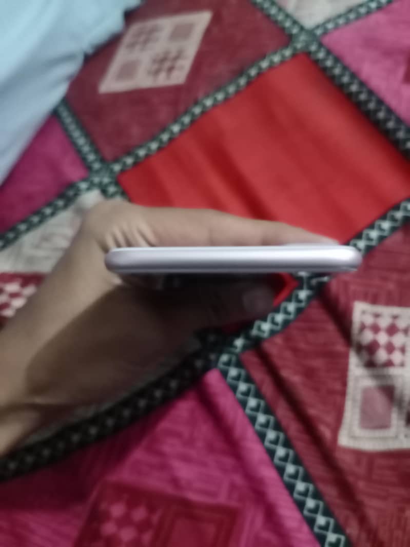 Apple iPhone 7 Plus 0