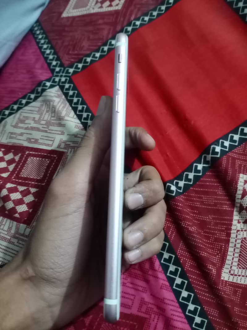 Apple iPhone 7 Plus 3