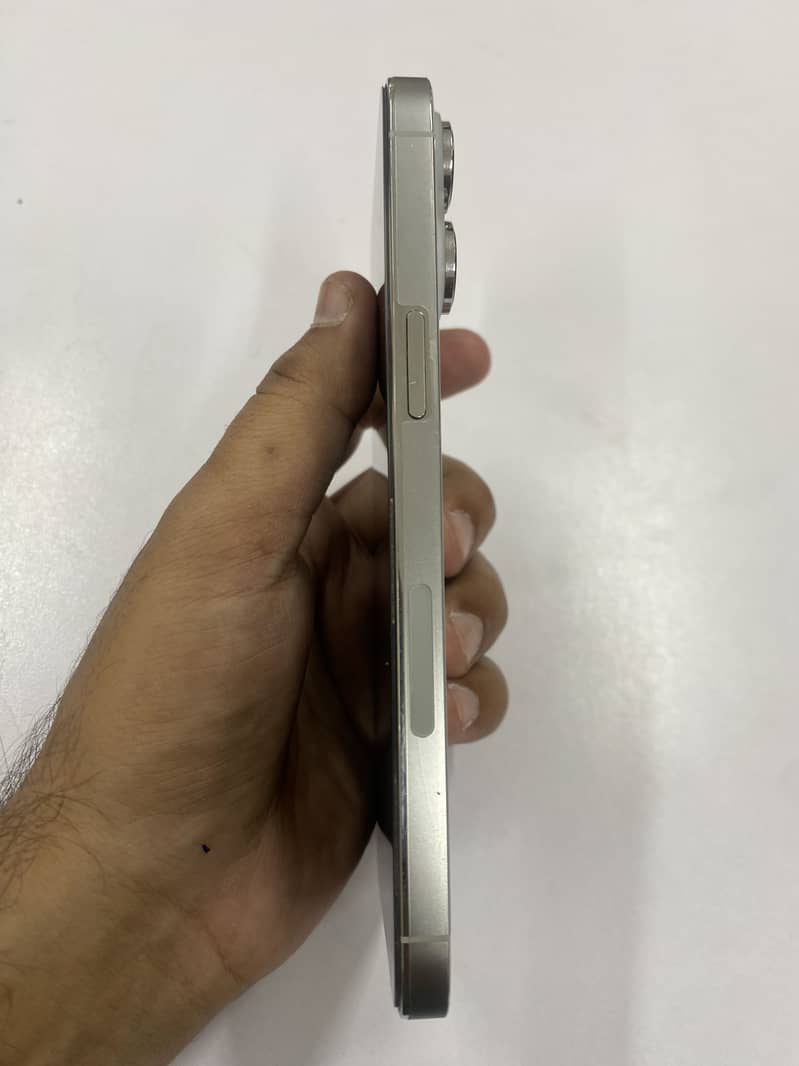 Apple iPhone 14 Pro Max 1
