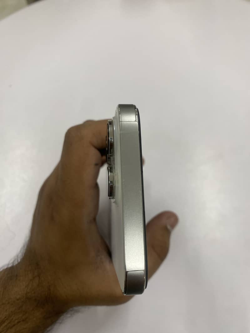 Apple iPhone 14 Pro Max 3