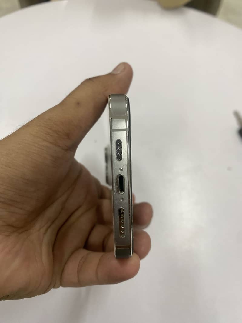 Apple iPhone 14 Pro Max 4