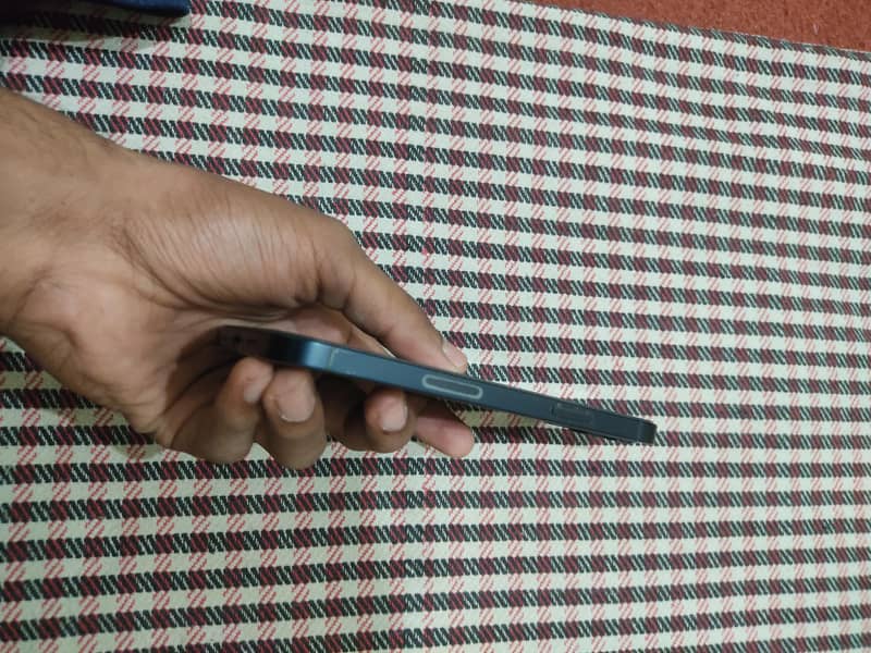 Apple iPhone 12 JV 3