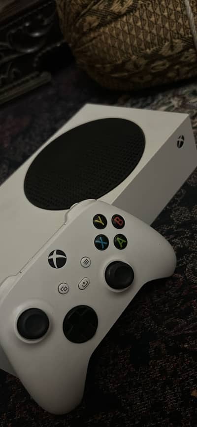 Xbox series S used but like new condition