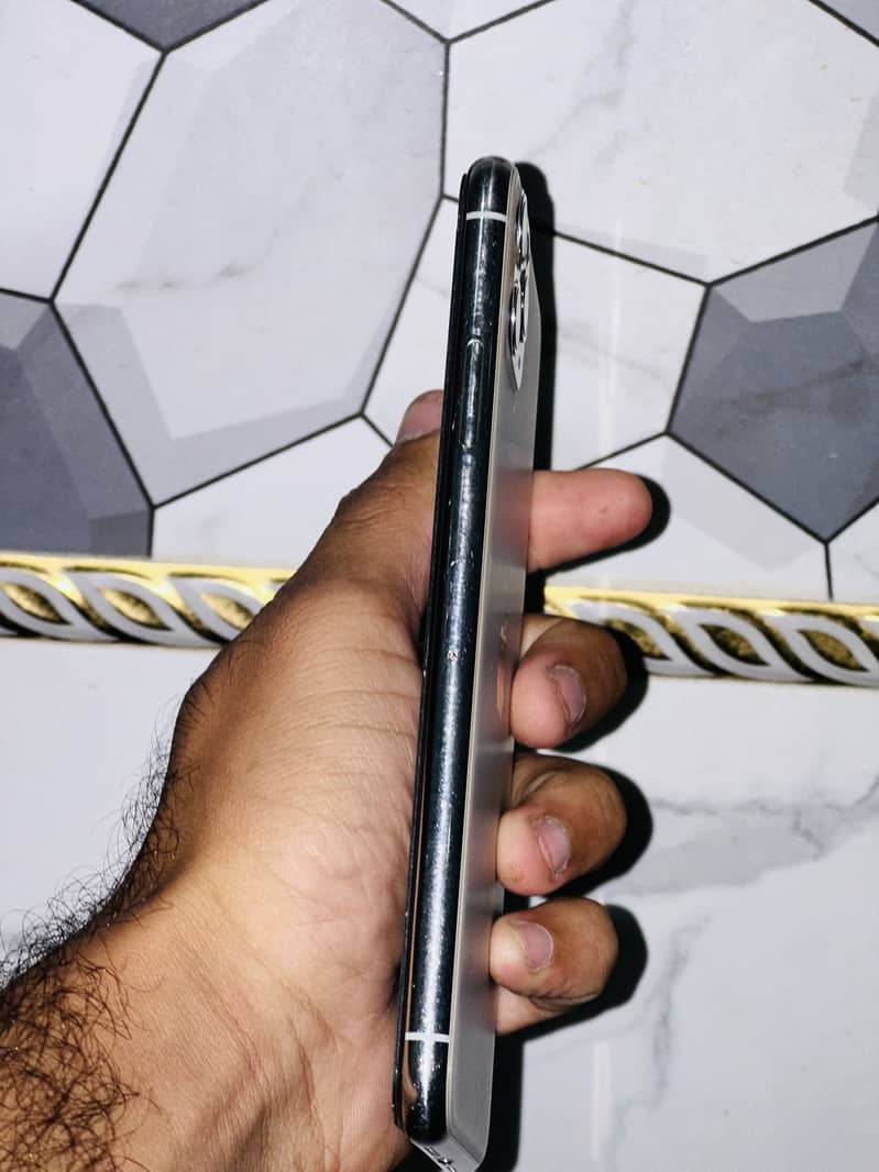 Apple iPhone 11 Pro Max 1