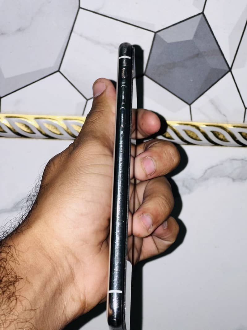 Apple iPhone 11 Pro Max 2