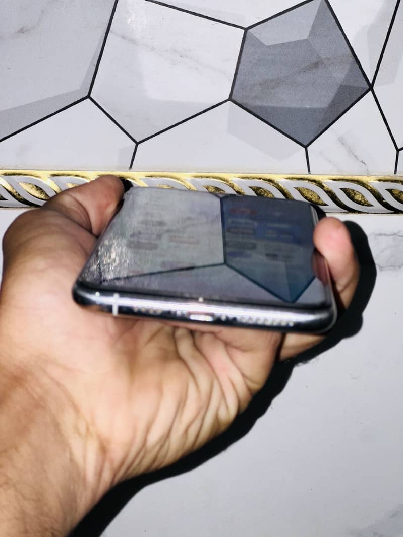 Apple iPhone 11 Pro Max 3