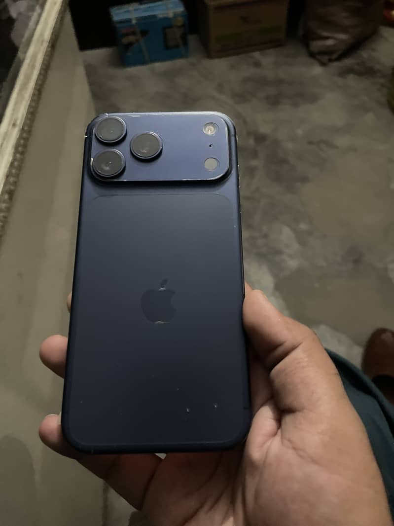 Apple iPhone 17 Pro Max 0