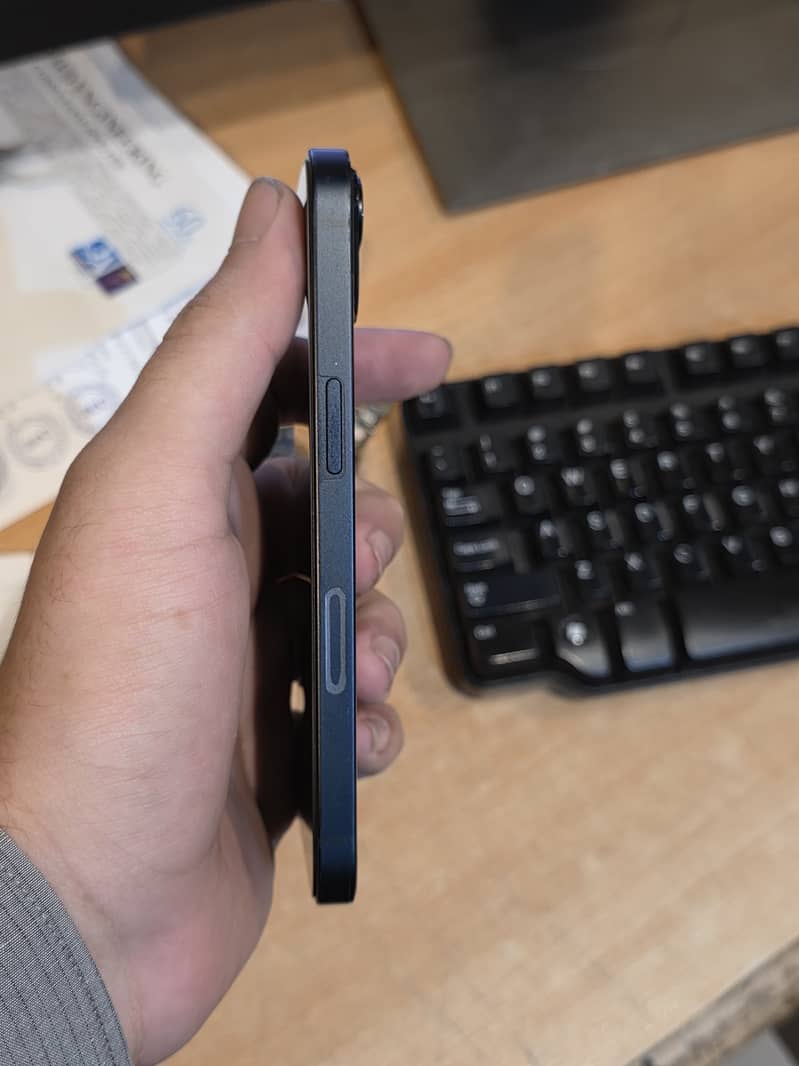 Apple iPhone 13 4