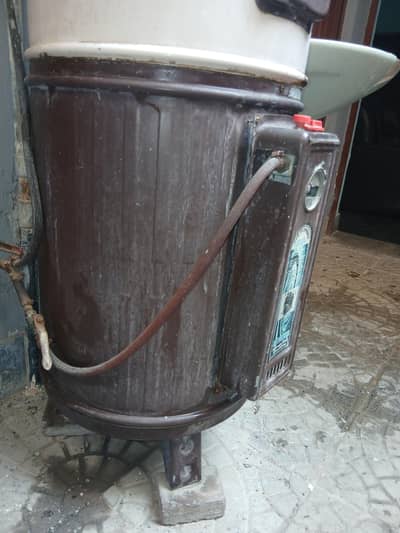 Aroma Gas Geyser 35 Gallons In Decent Condition