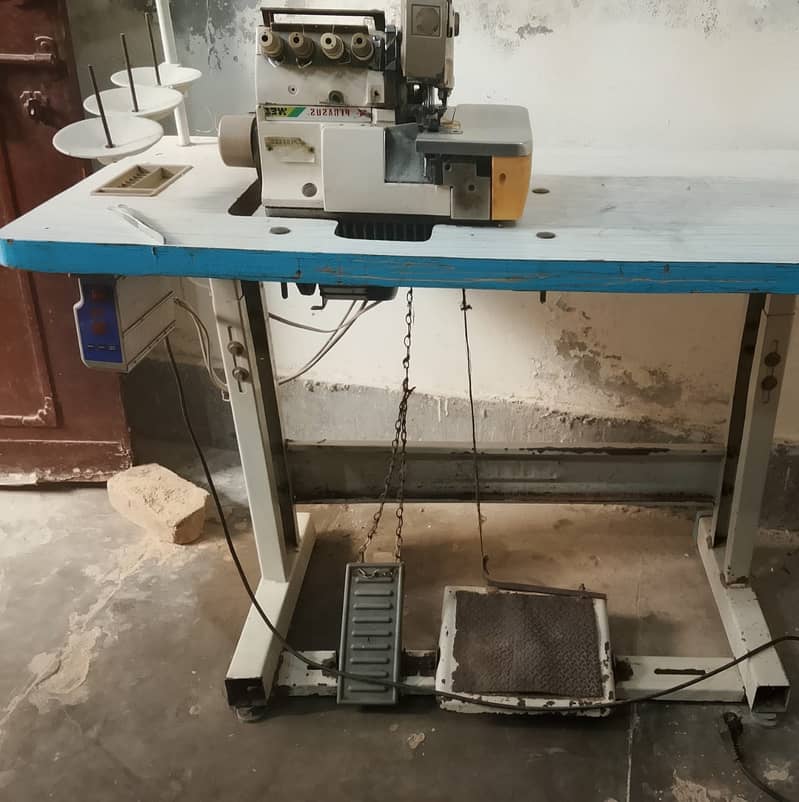 Overlock machine best 10/10 condition 0