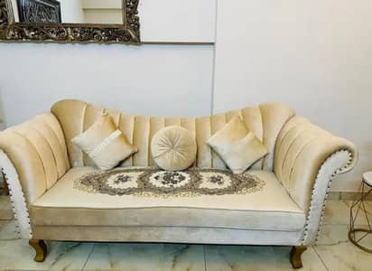 7 seaters sofa with center Table