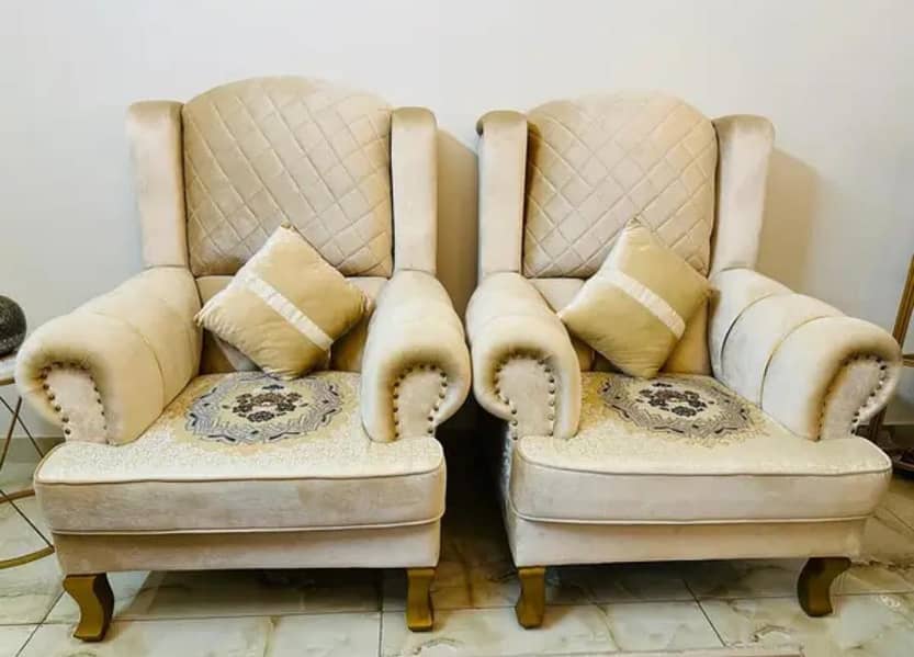 7 seaters sofa with center Table 2