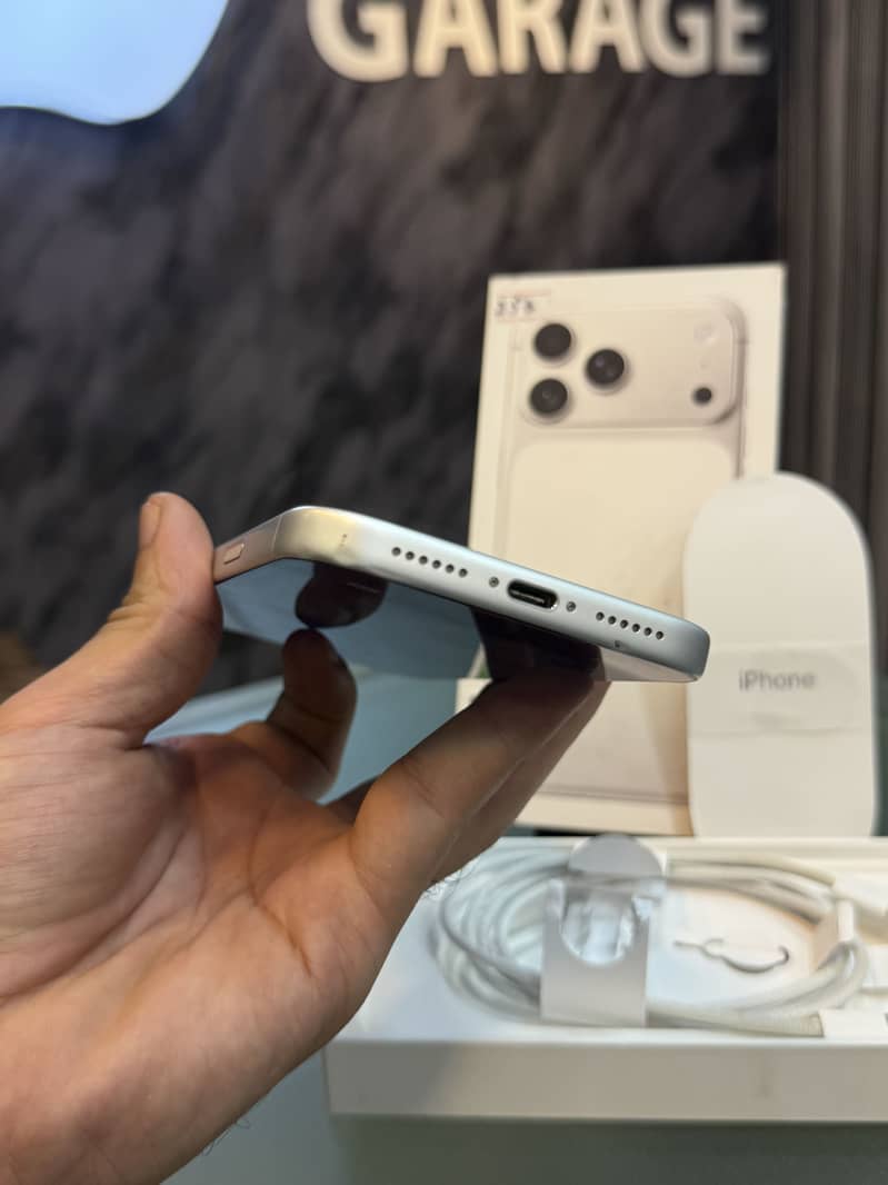 Apple iPhone 17 Pro Max 1