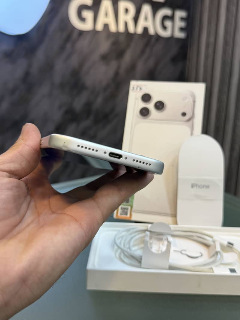 Apple iPhone 17 Pro Max 3