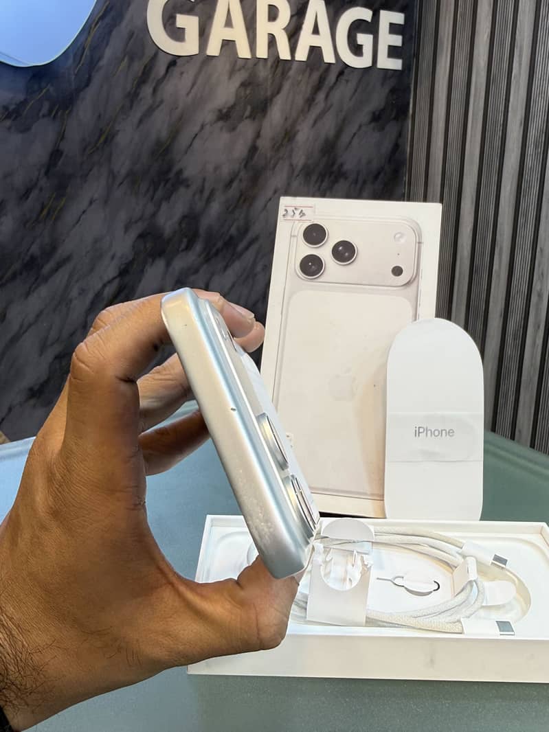 Apple iPhone 17 Pro Max 5