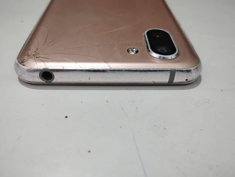 Sharp Aquos R2 0