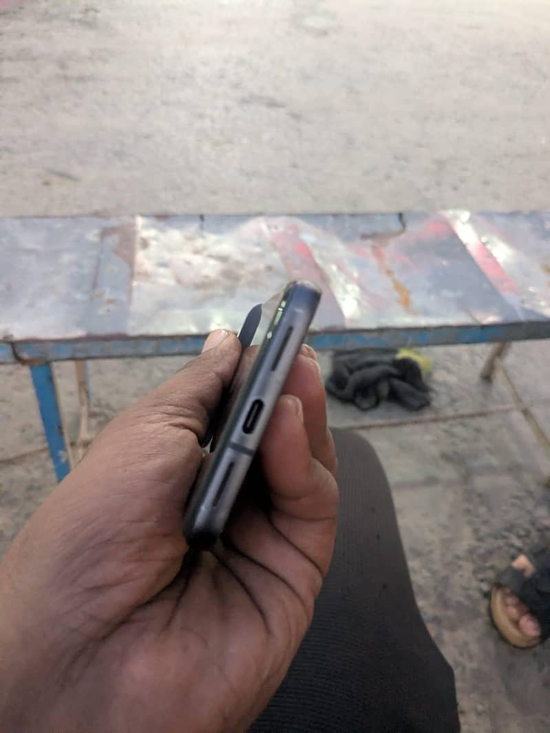 Google Pixel 8 4