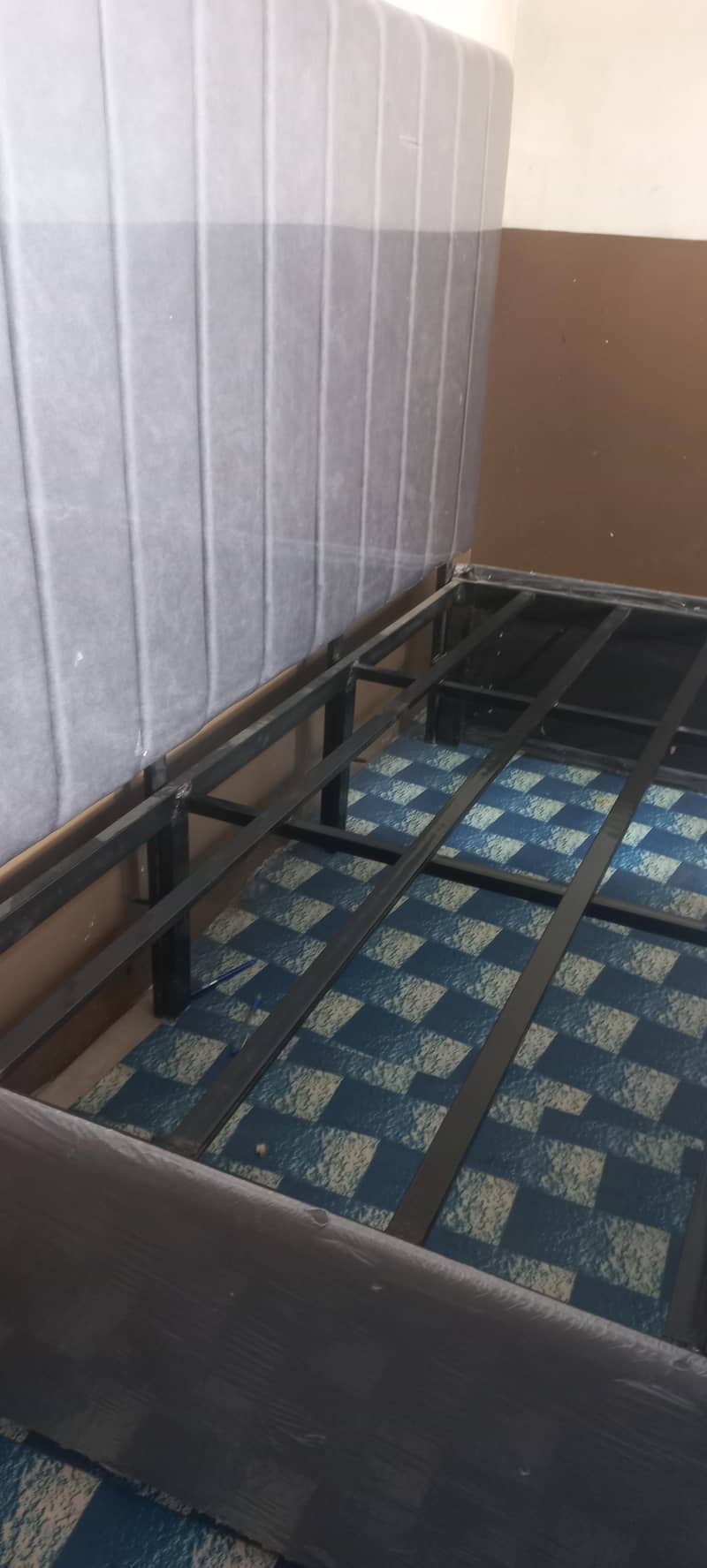 queen size bed 0