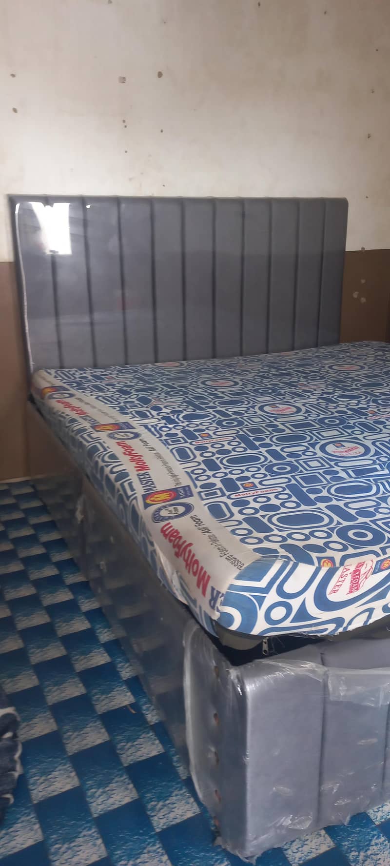 queen size bed 1