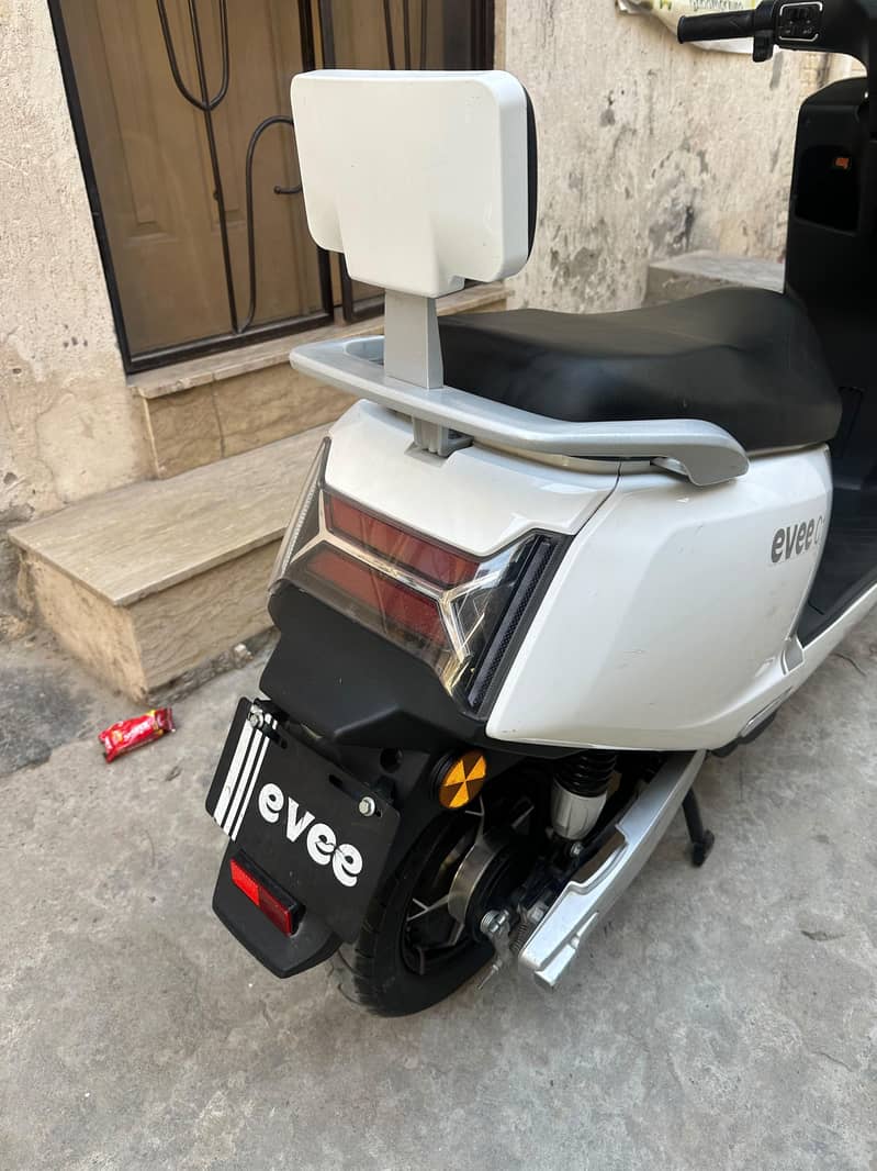 Scooty 8