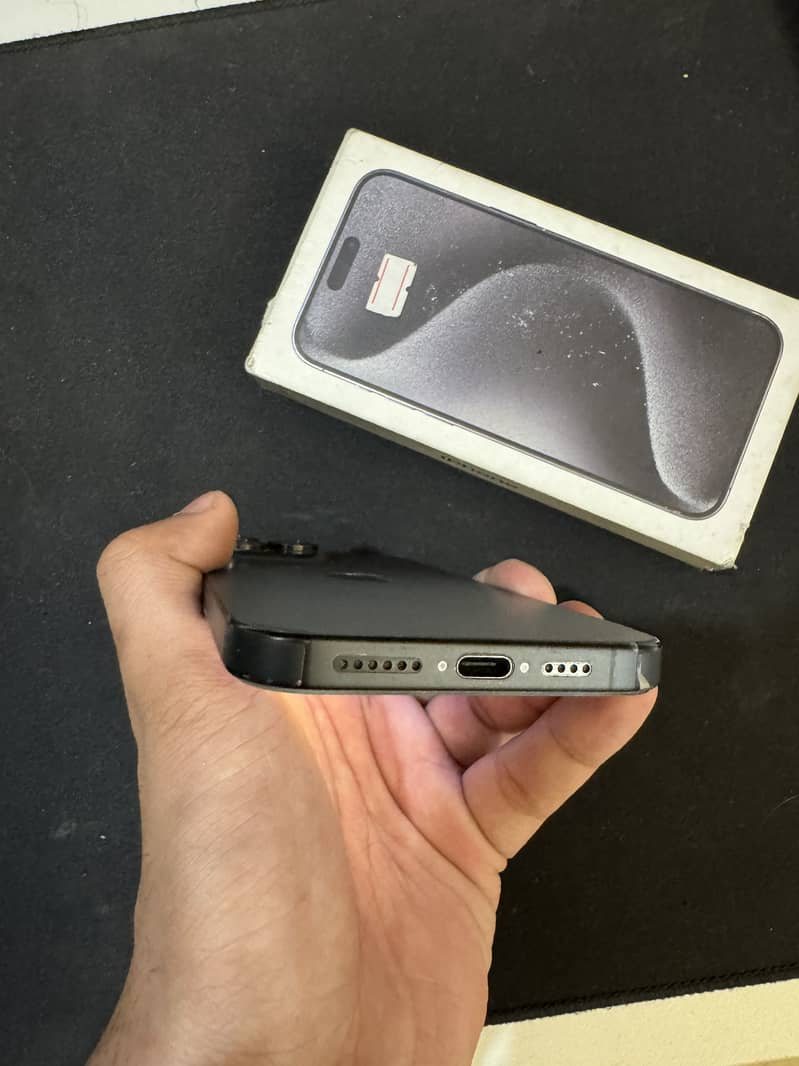 Apple iPhone 15 Pro Max 4